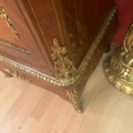 Schrank Französischer aus Goldbronze und Tulpenholz