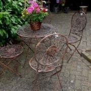 Garten Sitzgruppe aus Eisen verkupfert Tisch 4 Stühle